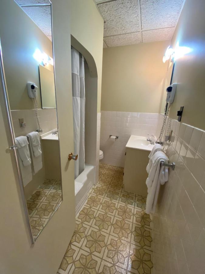 Hotel Bedford Goderich Ngoại thất bức ảnh